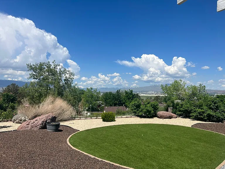 7370 Pembroke Dr — Photo 2