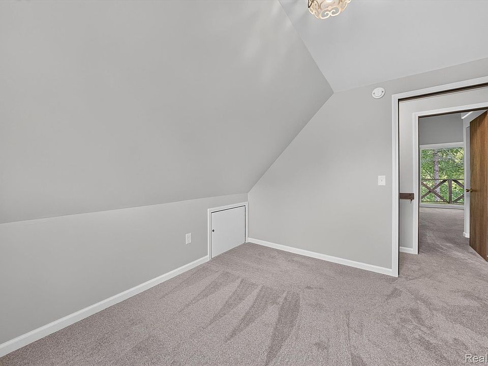 4235 Lake Grove Dr, photo 17