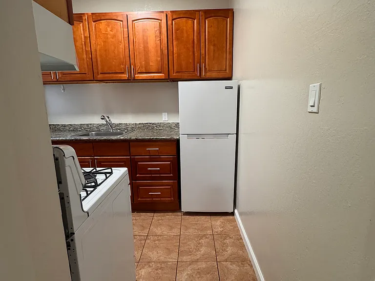 1350 Washington Street — Photo 14