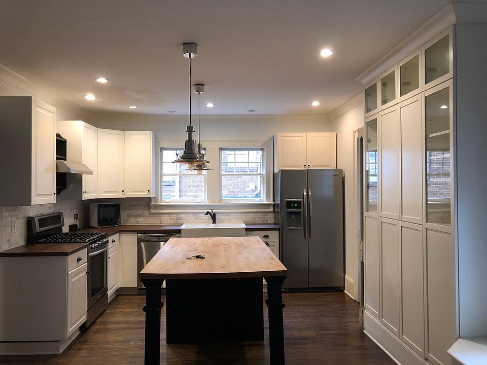 Large kitchen with bar