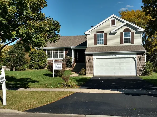 604 Crimson Dr, Crystal Lake, IL 60014
