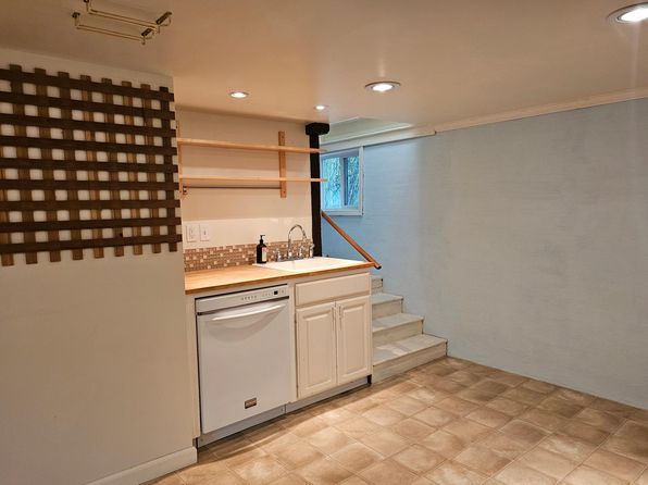 309 NE Graham St UNIT B