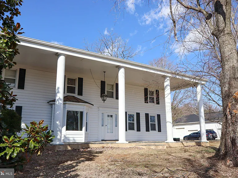 1510 Loudoun Dr — Photo 2