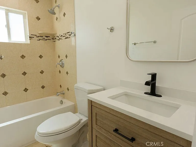 14605 Wyandotte St — Photo 18