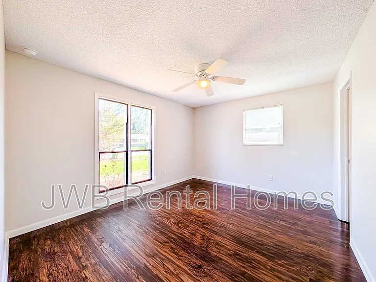 5556 Lofty Pines Cir S — Photo 8