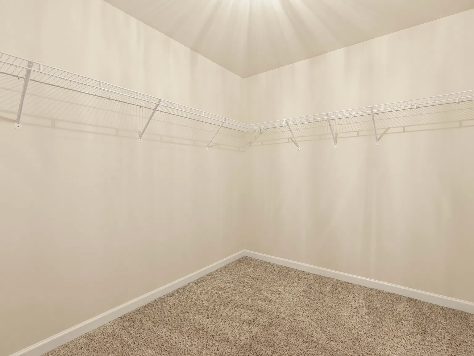 339 Regimental Dr — Photo 2