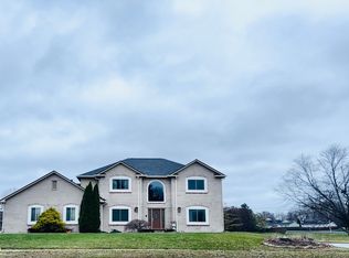 45 Meadowview Ln, Greenwood, IN 46142