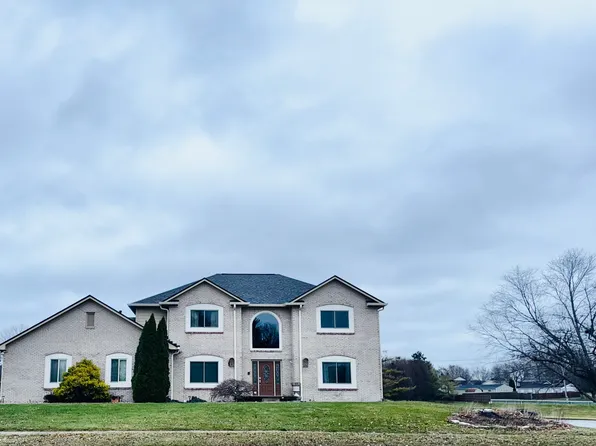 45 Meadowview Ln, Greenwood, IN 46142