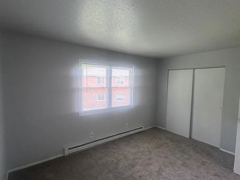 410 Hickory Cir — Photo 5
