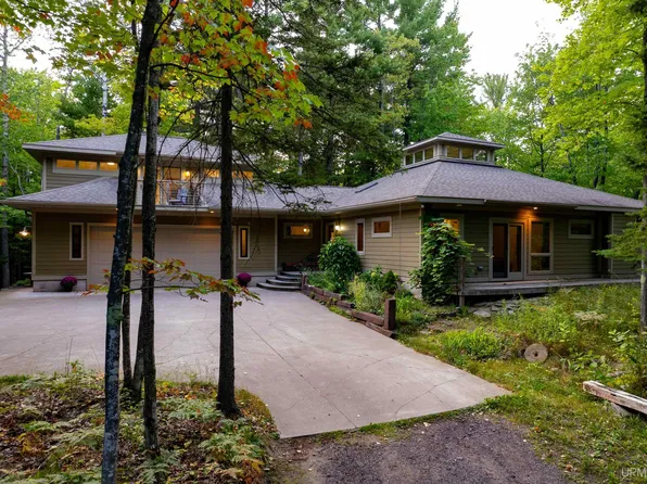 402 County Road 550 Rd, Marquette, MI 49855