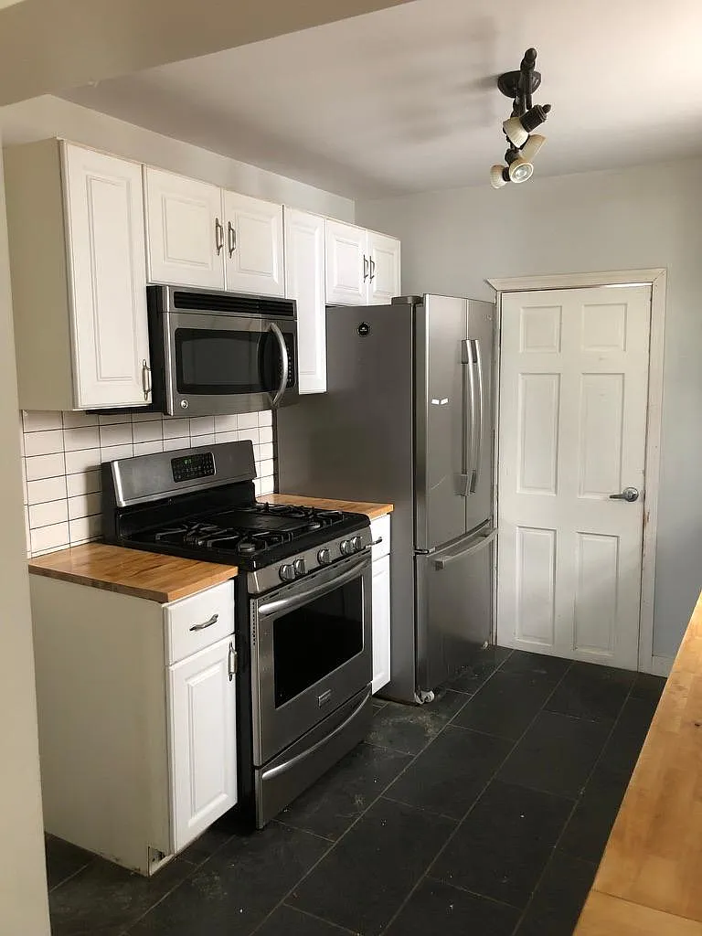 414 W York St — Photo 3