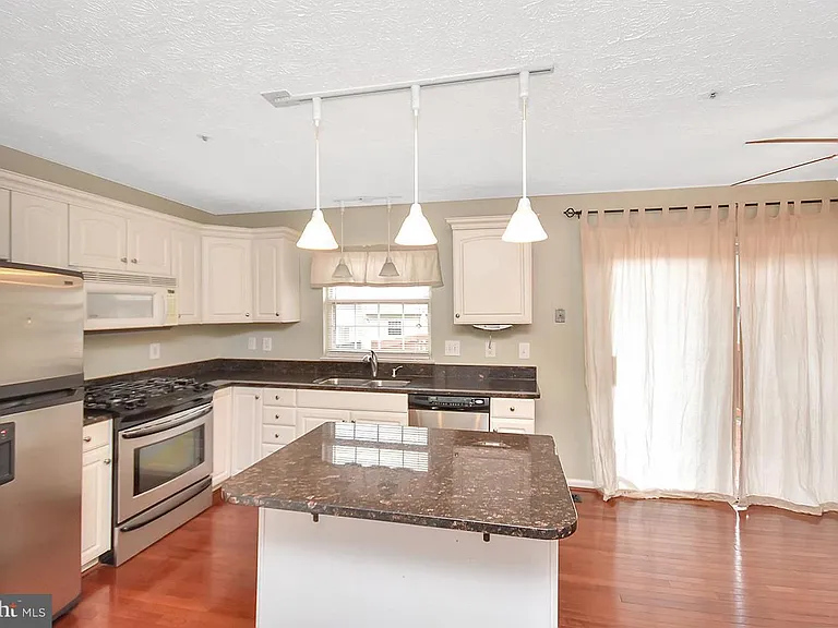 7810 Foxcove Ct — Photo 9