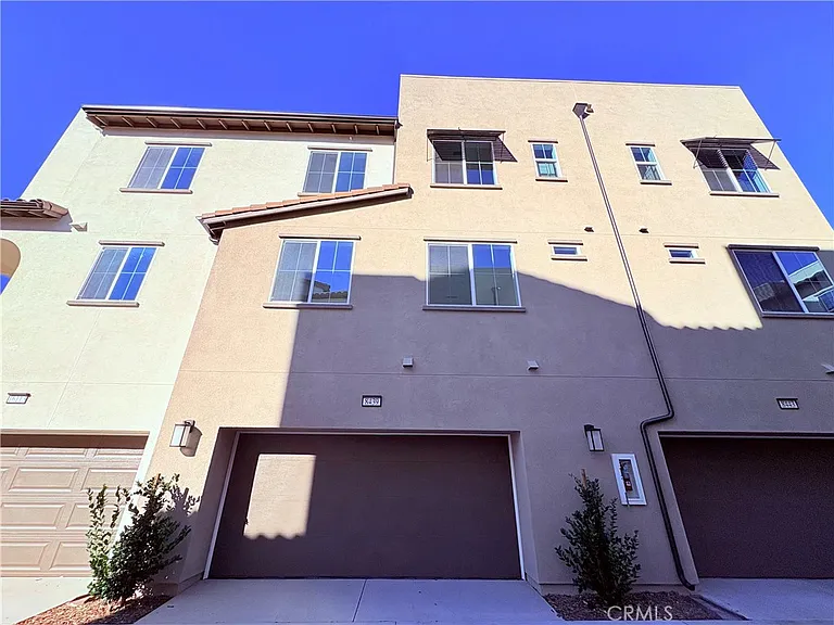 8439 Bickmore Ave #8439 — Photo 11