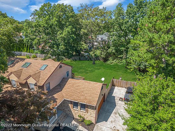 5th image of 450 Lake Barnegat Drive N
