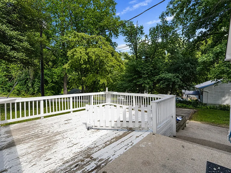 1042 Floral Ct — Photo 29