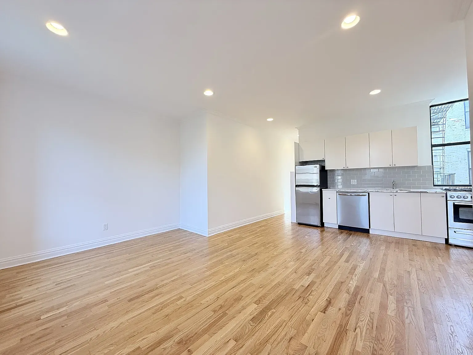 299 East Eighth Street — Photo 4