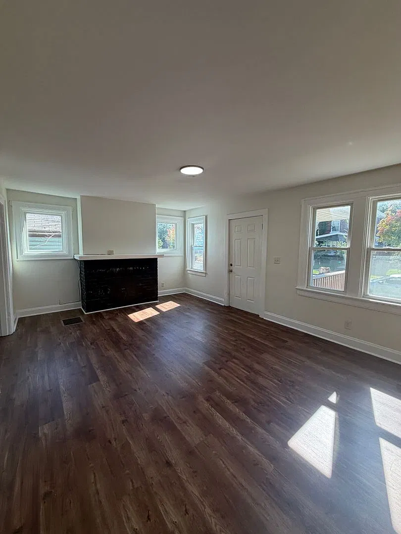 618 East 4th Avenue — Photo 3