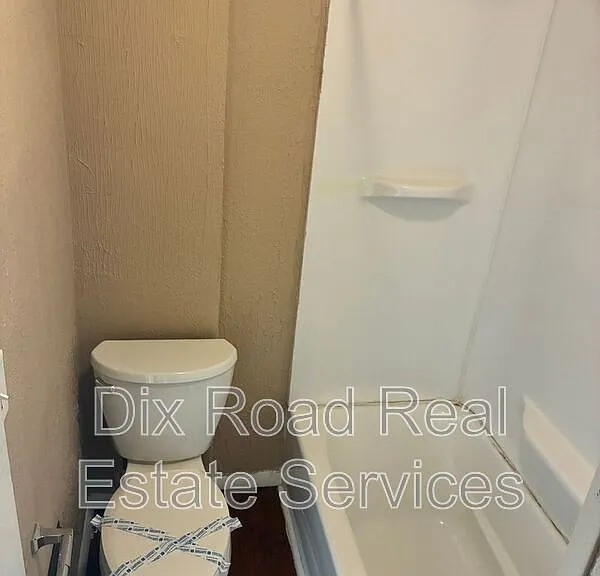 1002 Auburn St #2 — Photo 18
