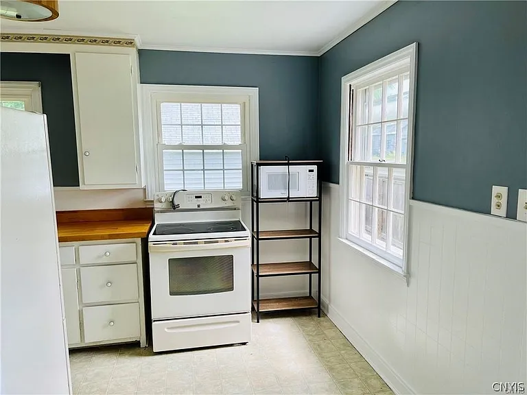 202 Elm St — Photo 5