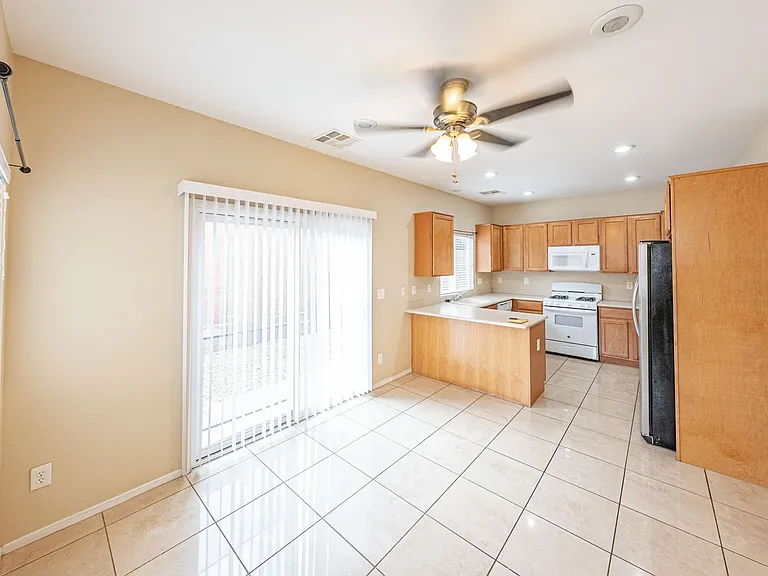 10243 Midnight Glow Ct — Photo 4