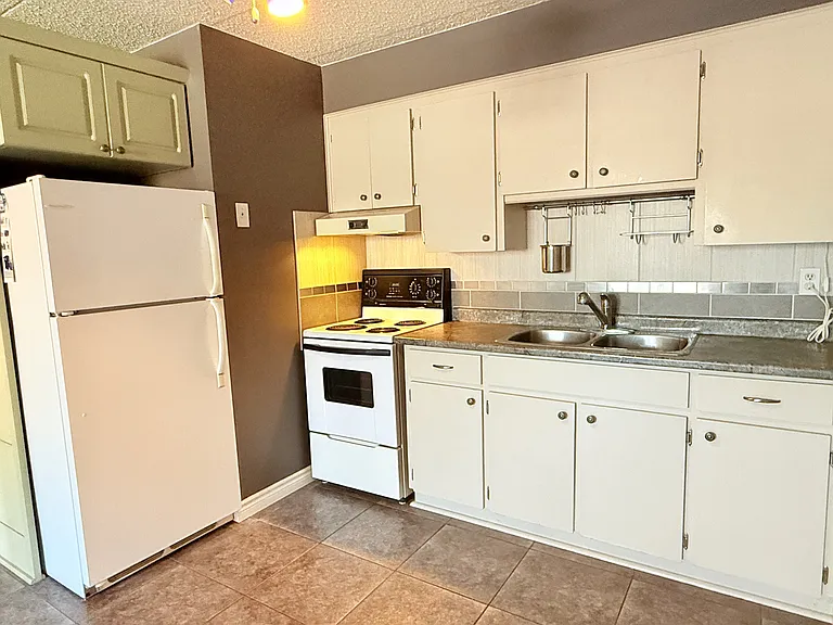 360 Tecumseh Rd W #103 — Photo 6