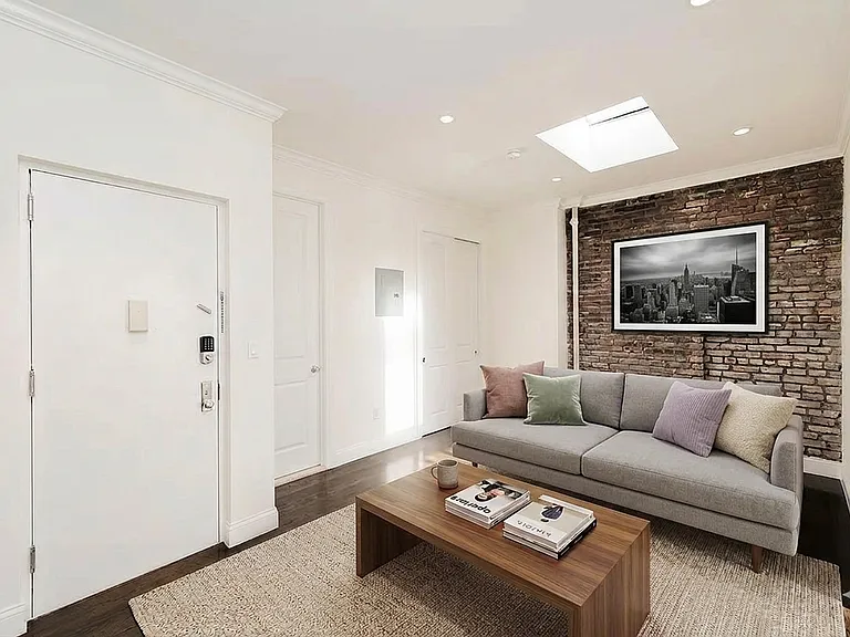 338 E 55th St #5B — Photo 2