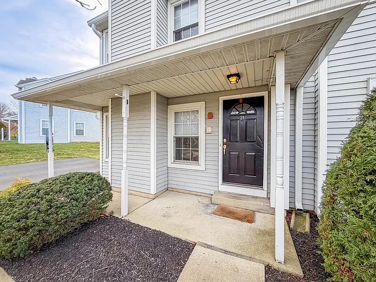 21 Stockton Ct — Photo 1