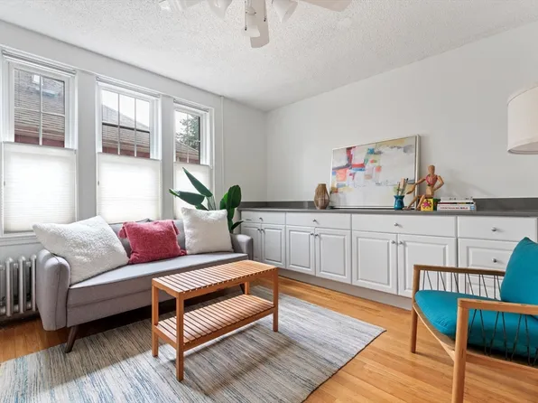 48 Robinwood Ave APT 8, Jamaica Plain, MA 02130