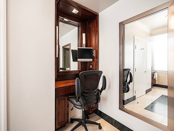 5th image of 55 Wall St APT 713