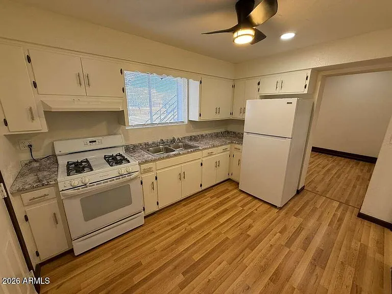 860 E 13th St #2 — Photo 4