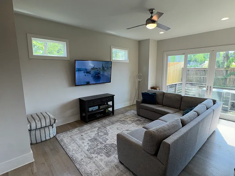 1305-1305D Pillow St #D — Photo 8