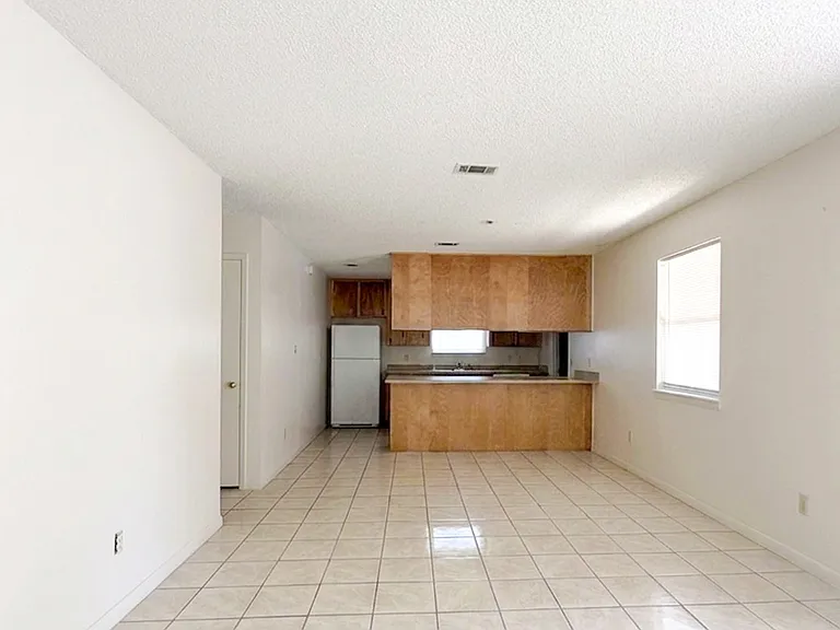 517B S 61st Ave — Photo 1