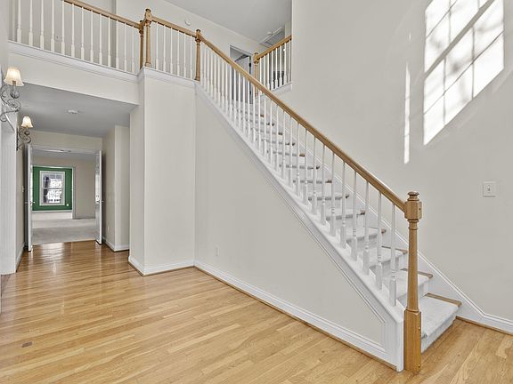 4th image of 3369 Malone Dr