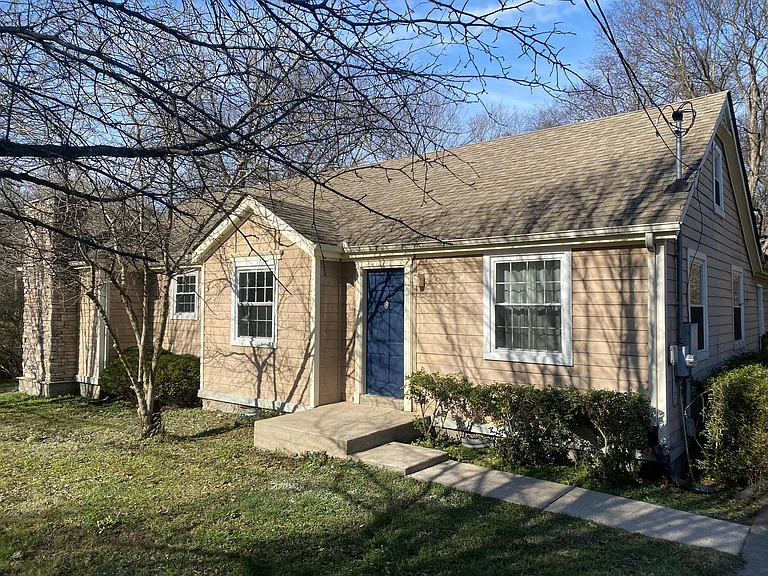 941 W Greenwood Ave — Photo 1
