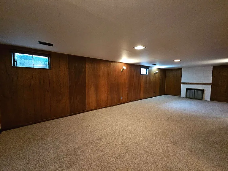 250 E Graves Ave — Photo 15