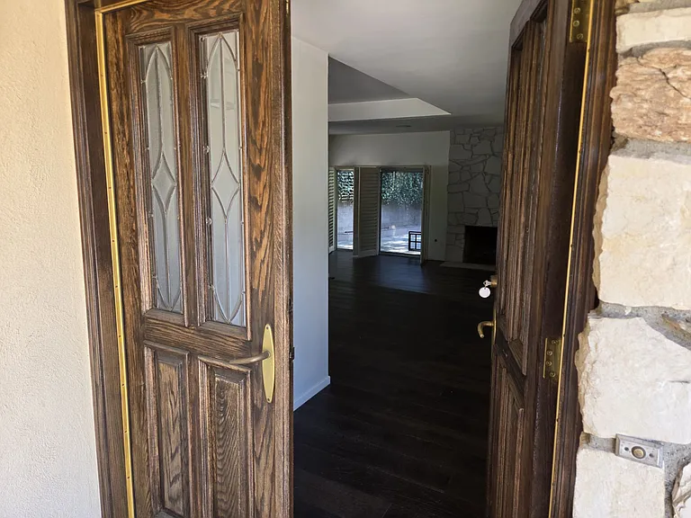 4734 Laurelgrove Ave — Photo 2