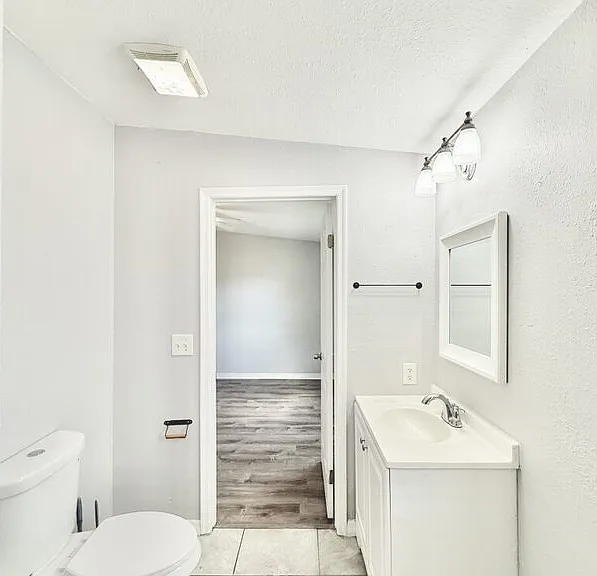 990 E Bay St — Photo 35