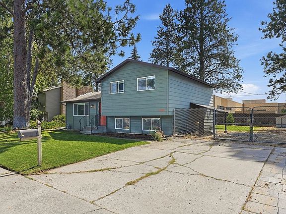 3rd image of 2220 E 63rd Ave