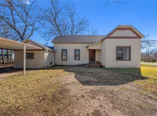 603 E Gassaway Ave, Lott, TX 76656