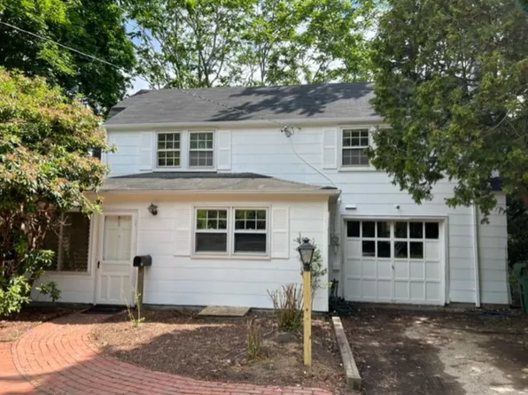 (undisclosed Address), East Hampton, NY 11937