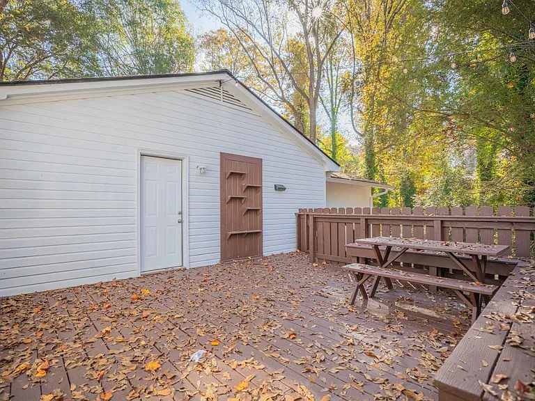 230 Habersham Dr — Photo 17