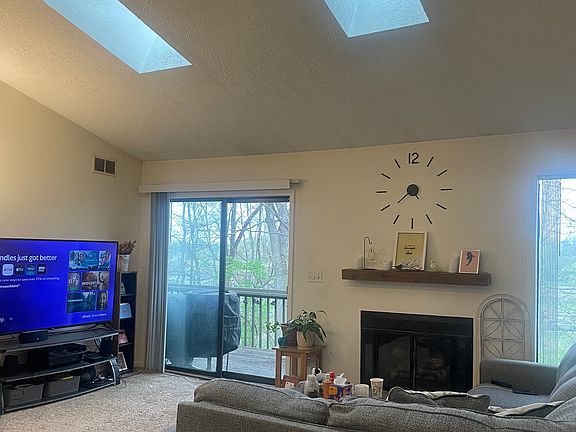 4th image of 89 Lookout Ridge Dr