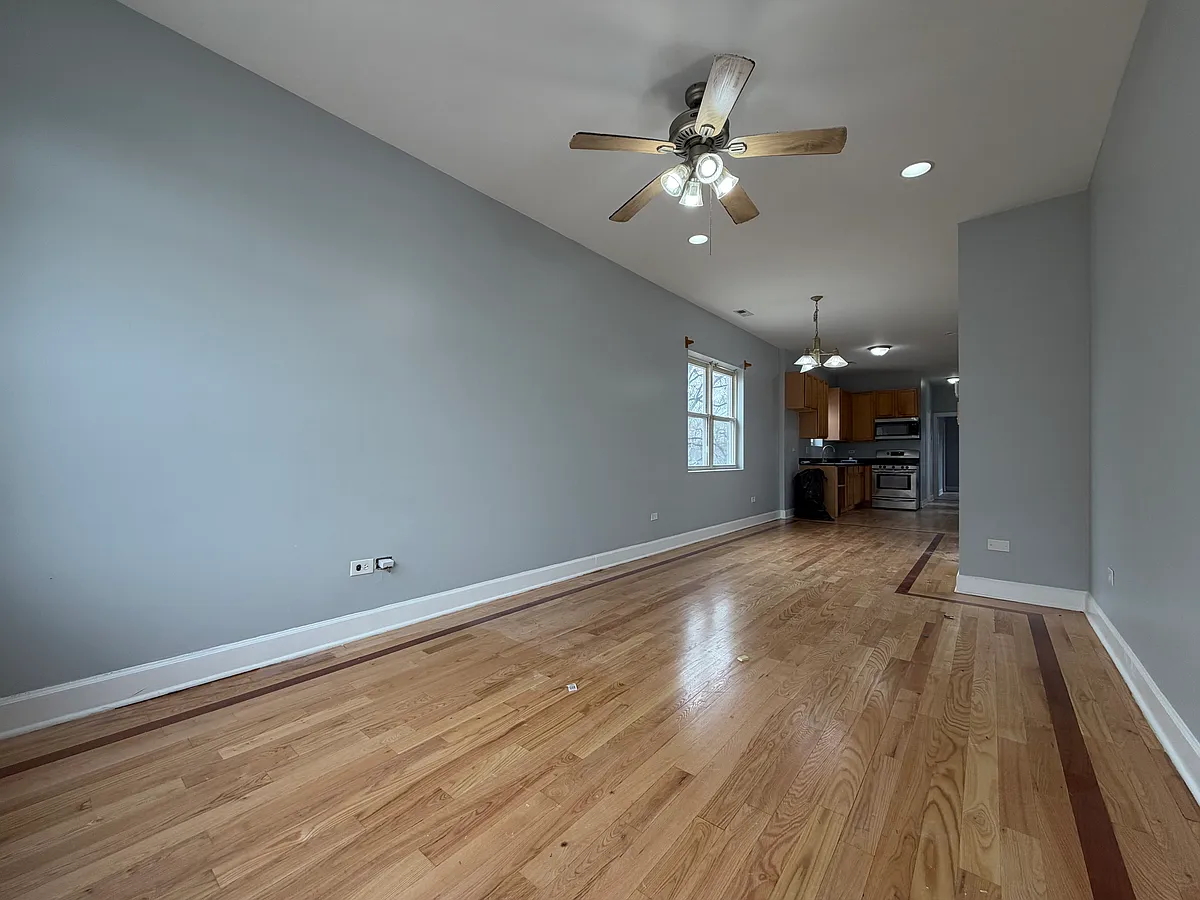 Building Photo - 2923 W Arthington St #2