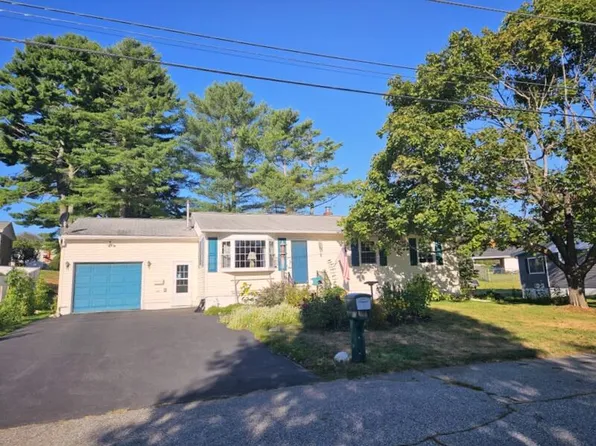 10 Swale Lane, Lewiston, ME 04240