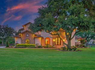 14 Royal King Rd, Tomball, TX 77377