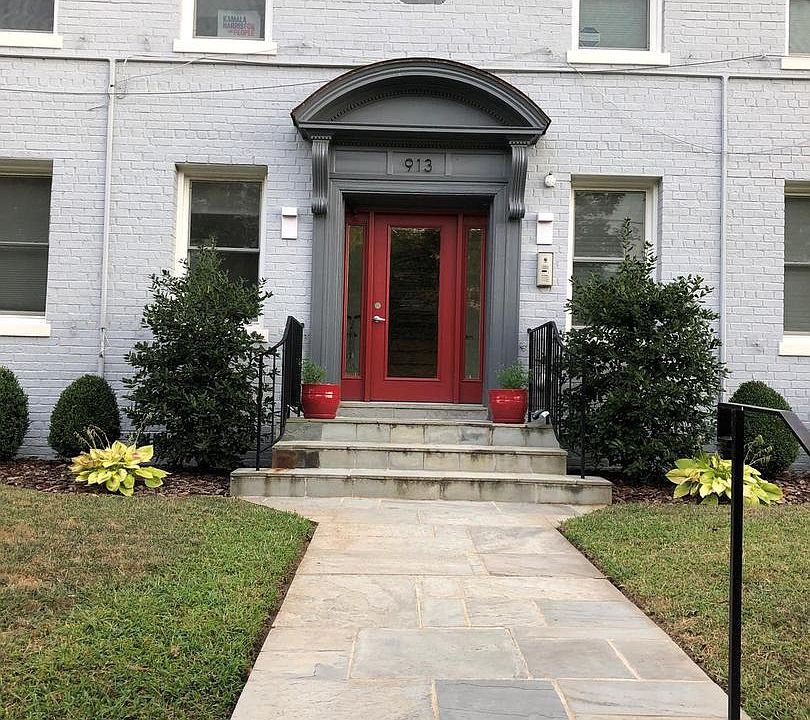 1st image of 913 Quincy St NE APT 3