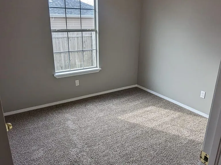3008 Pinelake St — Photo 7