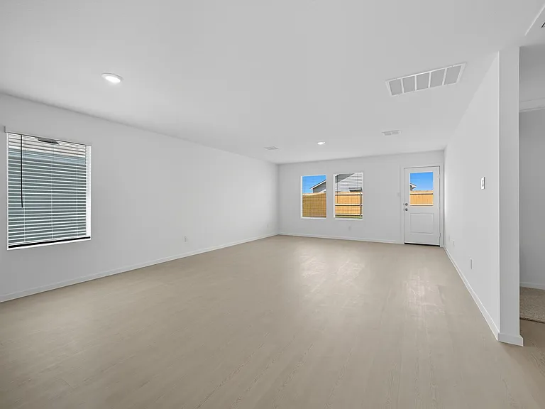 638 Montclaire Ave — Photo 11