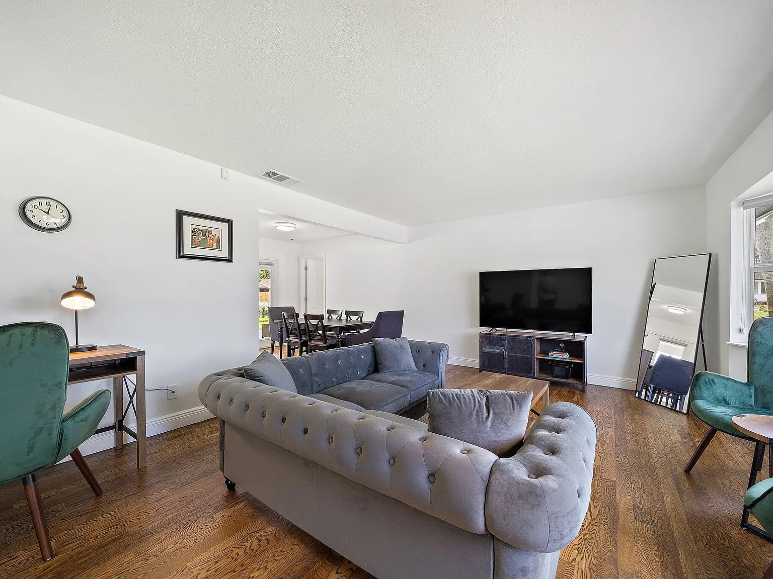 4 bed, 2.0 bath, 2652 sqft, $8,000 — Photo 4