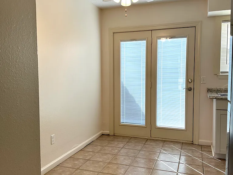 1370 N Oakland Ave #1 — Photo 6